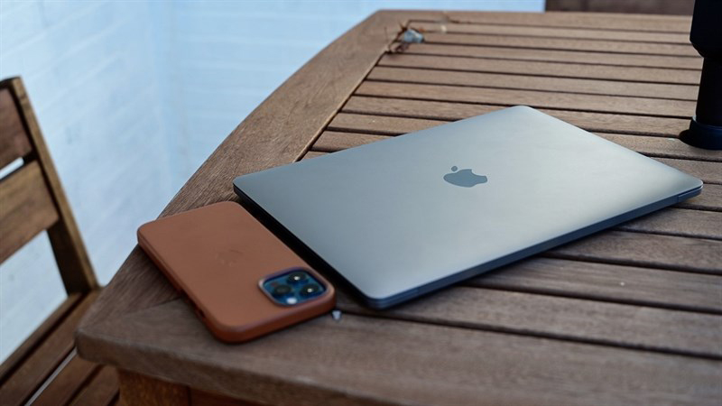 13-inch-macbook-pro-and-iphone-12-pro-max_1280x720-800-resize iPhone14-macchipm2-sieu-ban-re