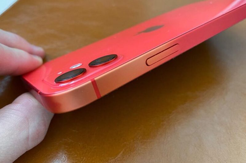 iphone11-iphone12-de-phai-mau-sieu-ban-re