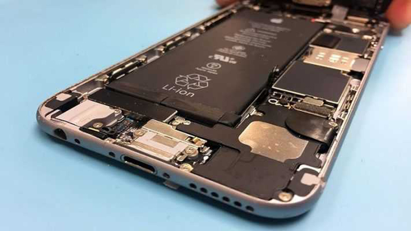 38 thay-pin-iphone-sieu-ban-re