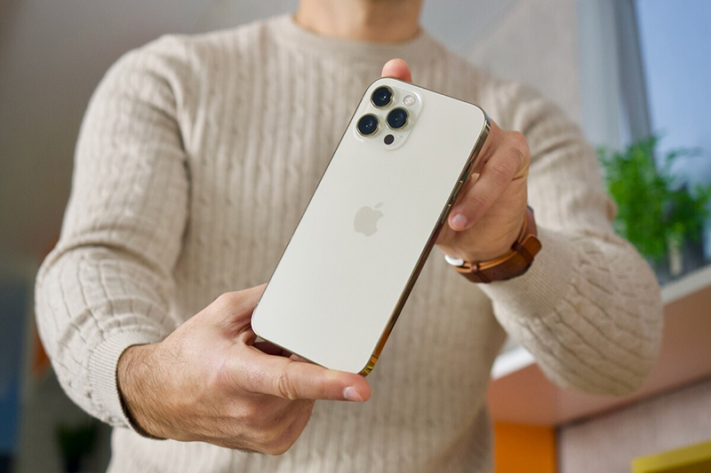 iphone-12-pro-max-danh-giai-smartphone-tot-nhat-sieu-ban-re