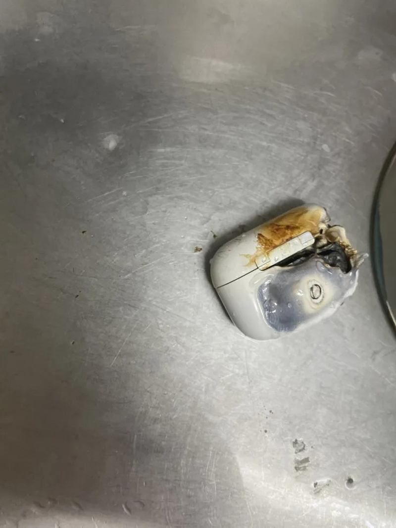 e1q9jwhvkacfaqa airpod-phat-no-sieu-ban-re