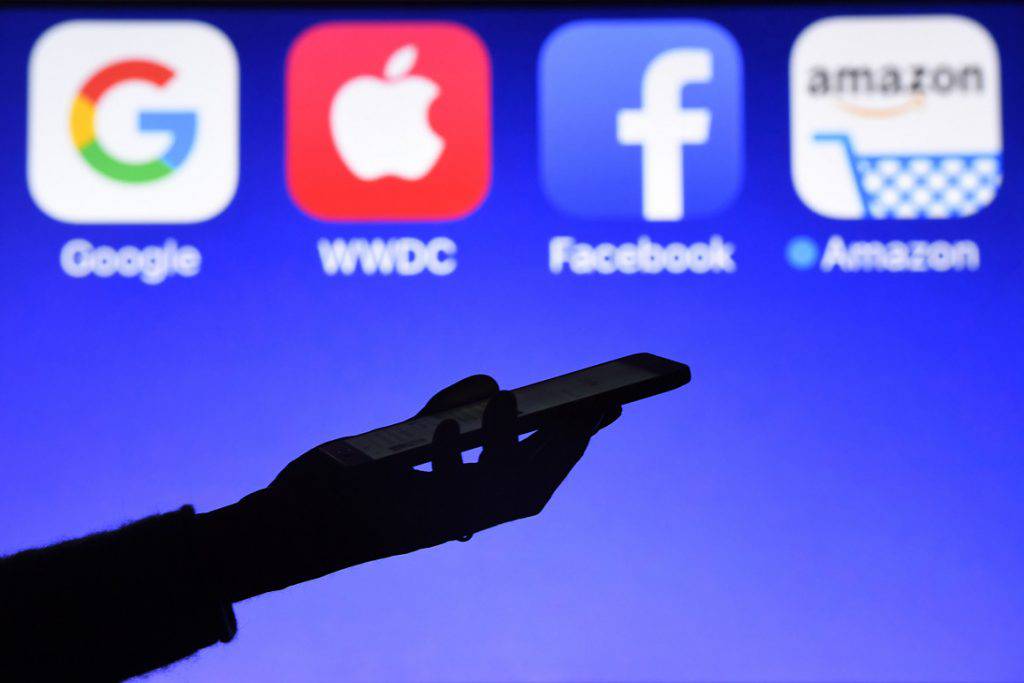 facebook-va-apple-dai-chien-nguoi-dung-chiu-thiet-2-1024x683-1 facebook-va-apple-dai-chien-nguoi-dung-chiu-thiet-sieubanre