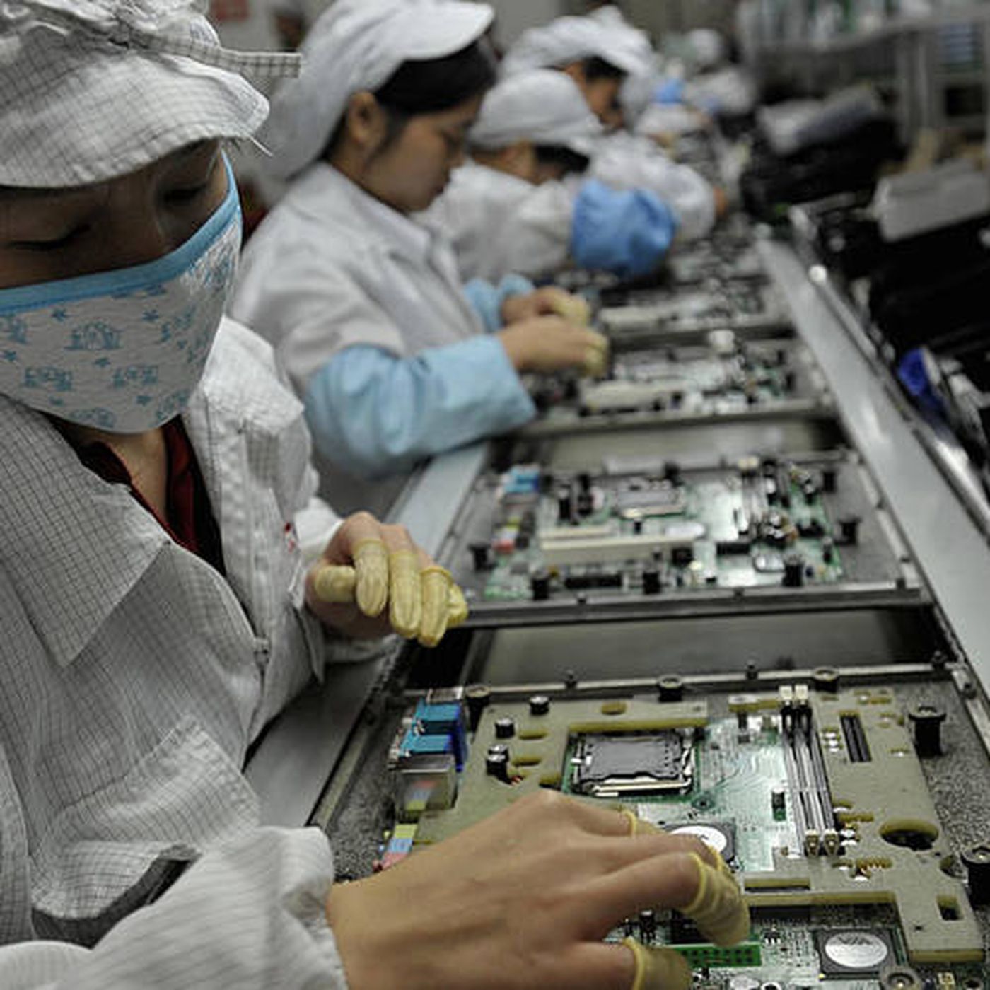 gettyimages_101581865 Foxconn's profits see largest drop since recession as iPhone X ...