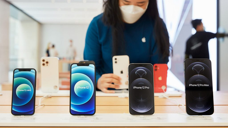 lag-muon-ban-iphone-trong-cua-hang-cua-minh-sieu-ban-re