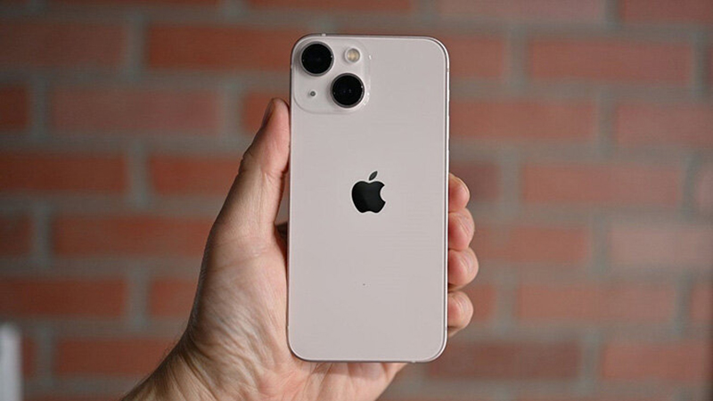 iphone13mini so-sanh-iphone-se-2022-va-iphone13-mini-sieu-ban-re