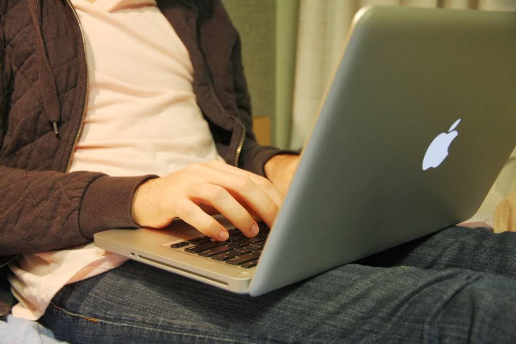 thuong-xuyen-de-macbook-len-dui thuong-xuyen-de-macbook-len-duithuong-xuyen-de-macbook-len-dui